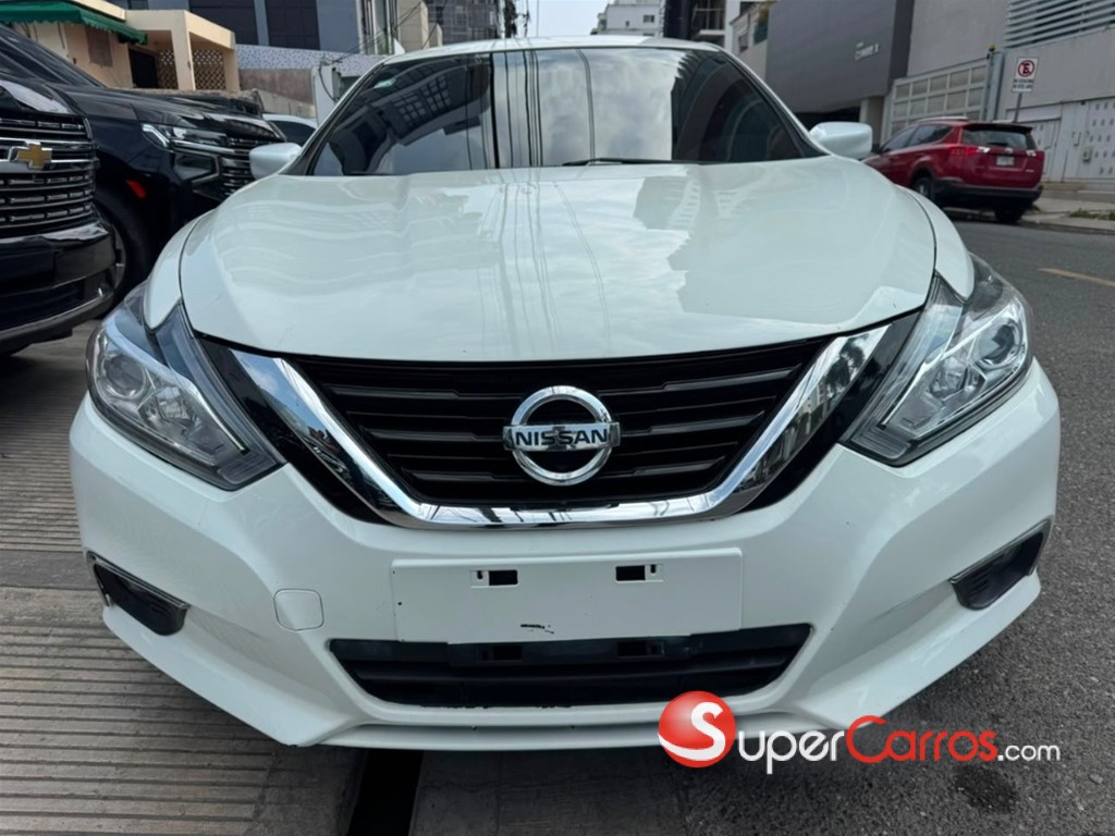2017 Nissan Altima SV — foto 2 / 11