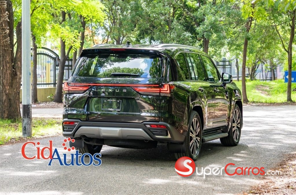 2027 Lexus LX 700 H Urban — foto 3 / 12