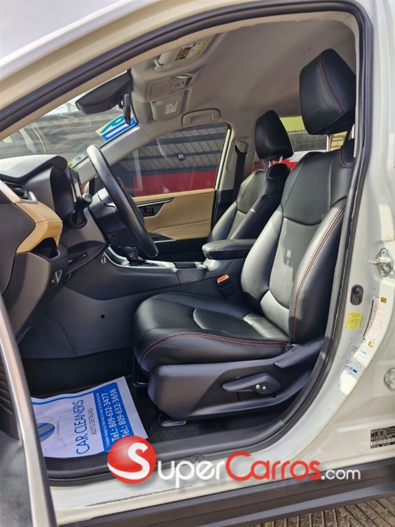 2019 Toyota RAV4 LE — foto 4 / 10