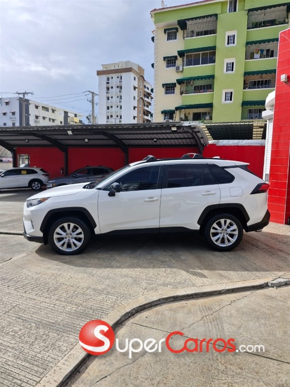 2019 Toyota RAV4 LE — foto 8 / 10