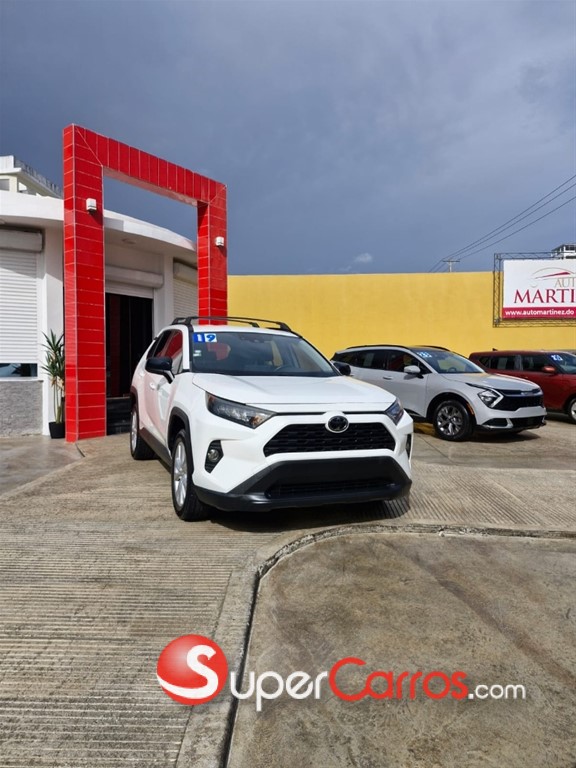 2019 Toyota RAV4 LE — foto 9 / 10
