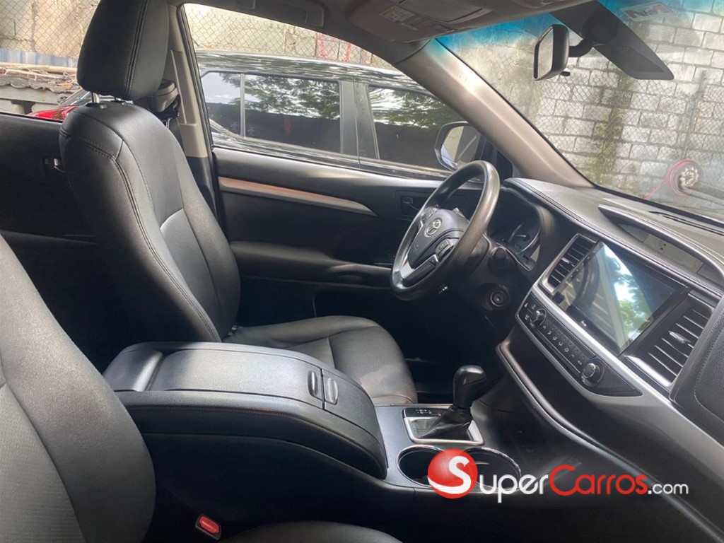 2015 Toyota Highlander LE — foto 9 / 12