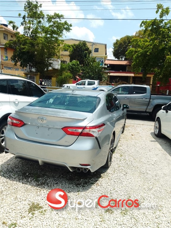 2020 Toyota Camry SE — foto 2 / 4