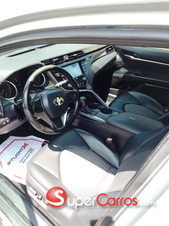 2020 Toyota Camry SE — foto 3 / 4