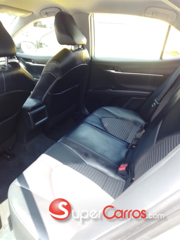 2020 Toyota Camry SE — foto 4 / 4