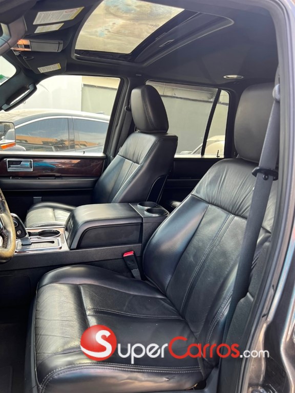 2017 Lincoln Navigator — foto 5 / 12