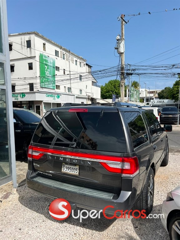 2017 Lincoln Navigator — foto 9 / 12