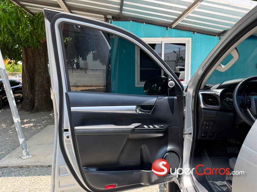 2023 Toyota Hilux Limited — foto 8 / 12