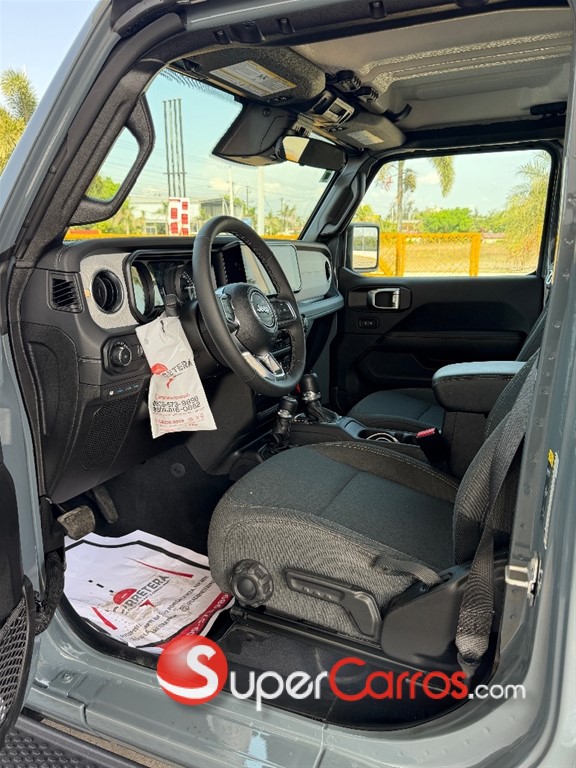 2025 Jeep Wrangler Sahara 4xe — foto 9 / 12