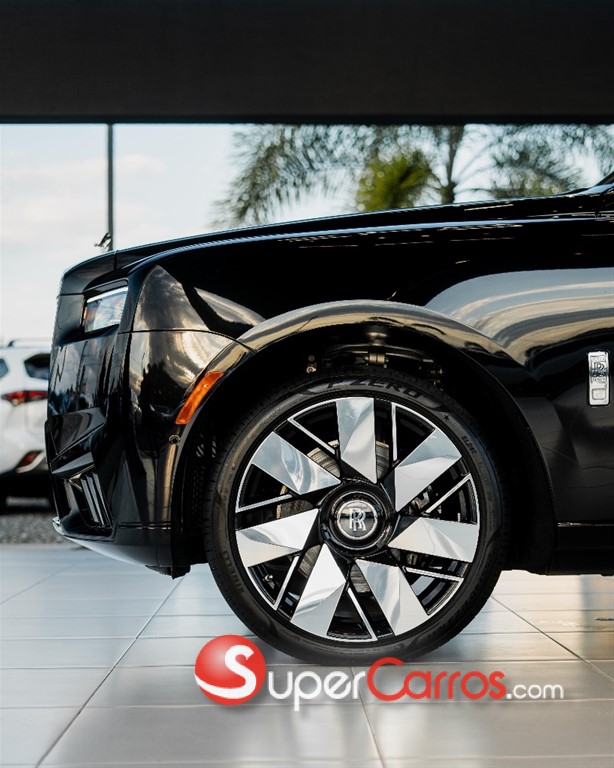 2027 Rolls Royce Cullinan — foto 3 / 11