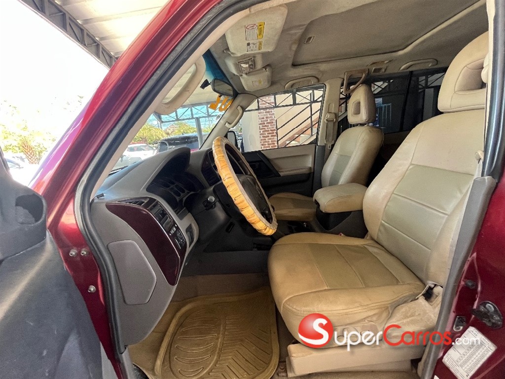 2002 Mitsubishi Motors Montero — foto 7 / 9