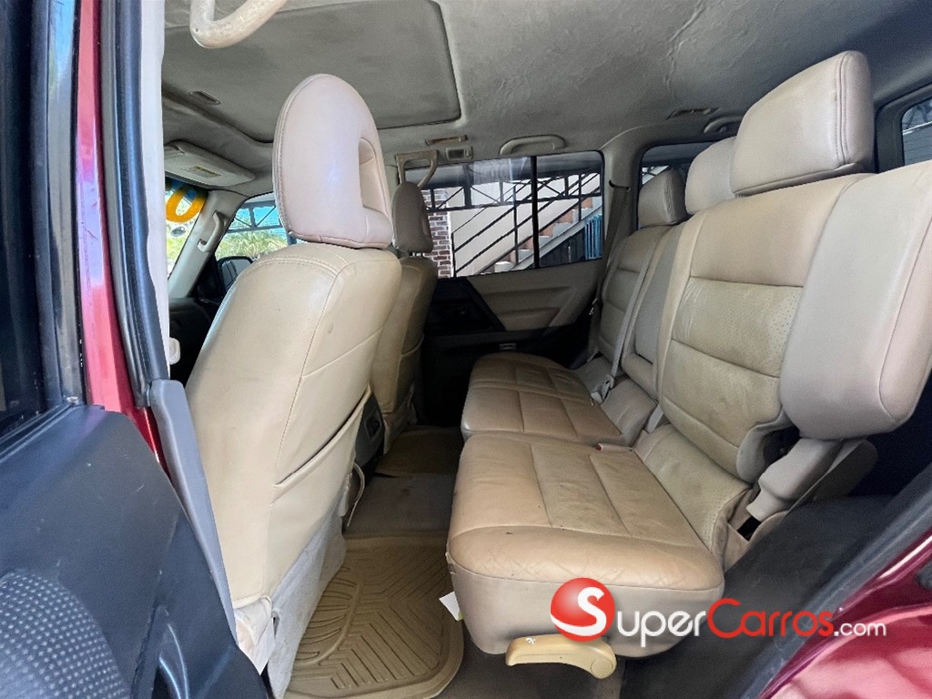 2002 Mitsubishi Motors Montero — foto 8 / 9