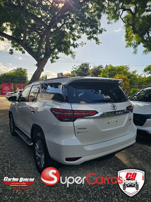 2023 Toyota Fortuner SRV — foto 3 / 10
