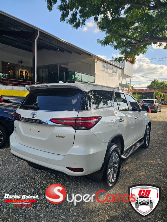 2023 Toyota Fortuner SRV — foto 4 / 10