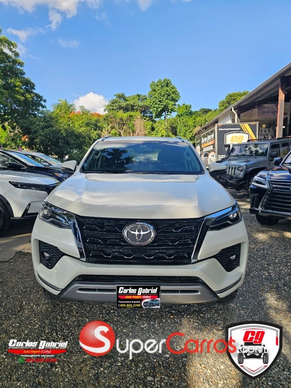 2023 Toyota Fortuner SRV — foto 5 / 10