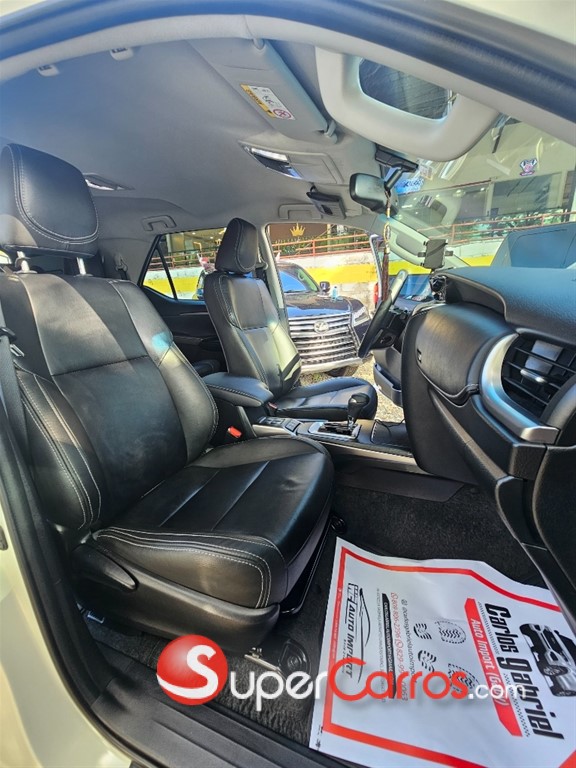 2023 Toyota Fortuner SRV — foto 6 / 10