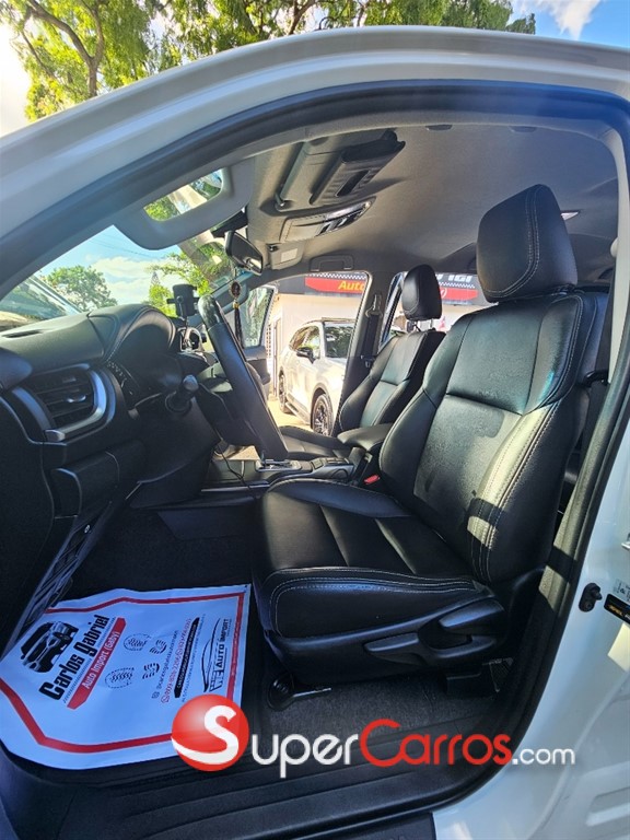 2023 Toyota Fortuner SRV — foto 8 / 10