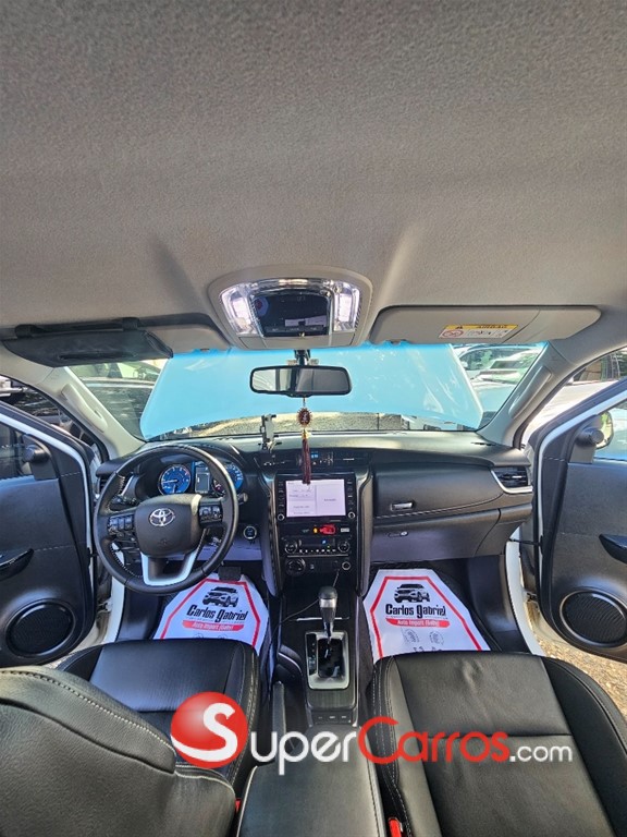 2023 Toyota Fortuner SRV — foto 9 / 10