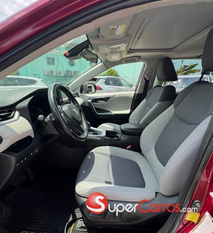 2020 Toyota RAV4 XLE Premium — foto 6 / 11