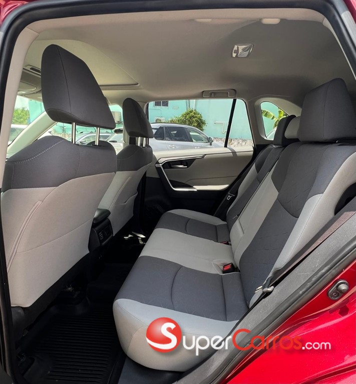2020 Toyota RAV4 XLE Premium — foto 7 / 11