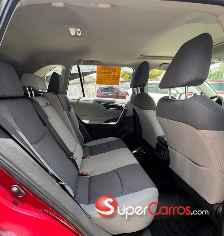 2020 Toyota RAV4 XLE Premium — foto 8 / 11