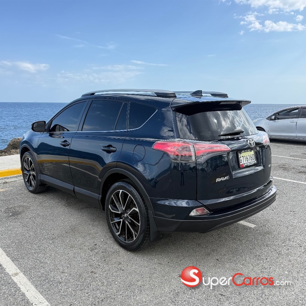 2018 Toyota RAV4 LE — foto 4 / 12