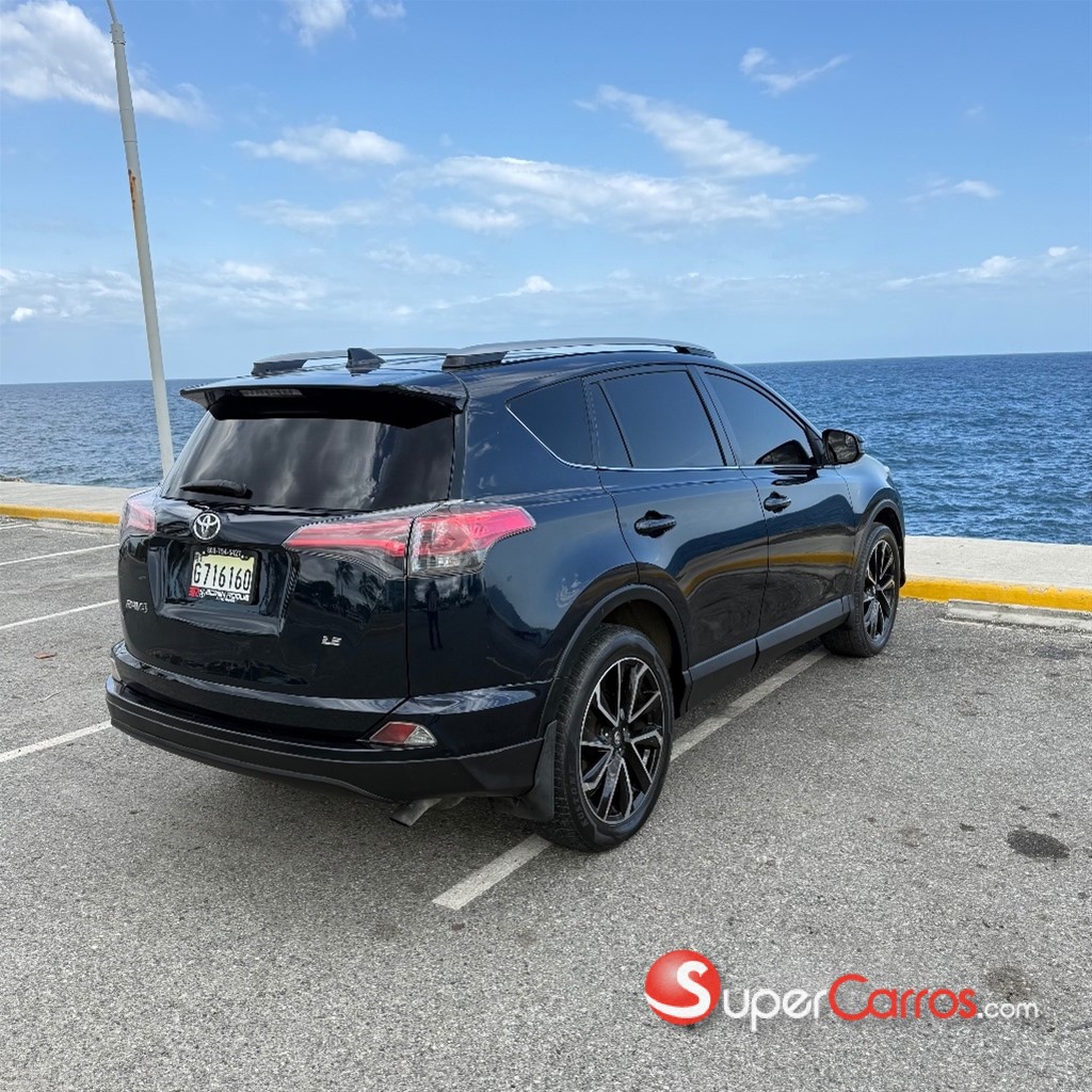 2018 Toyota RAV4 LE — foto 6 / 12