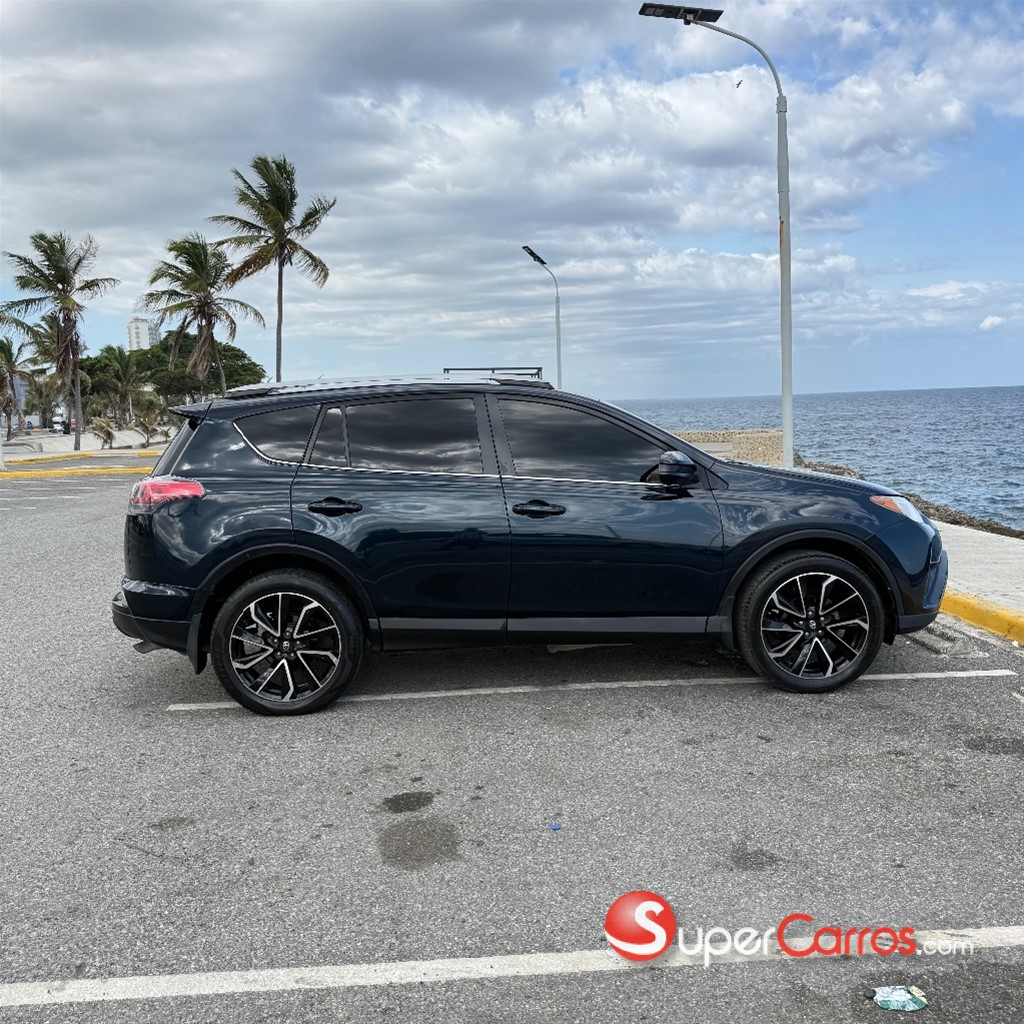 2018 Toyota RAV4 LE — foto 7 / 12