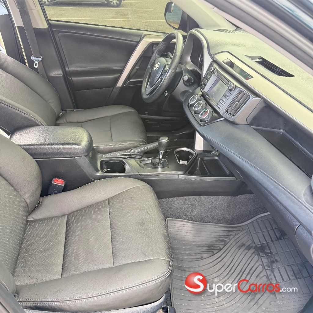 2018 Toyota RAV4 LE — foto 8 / 12