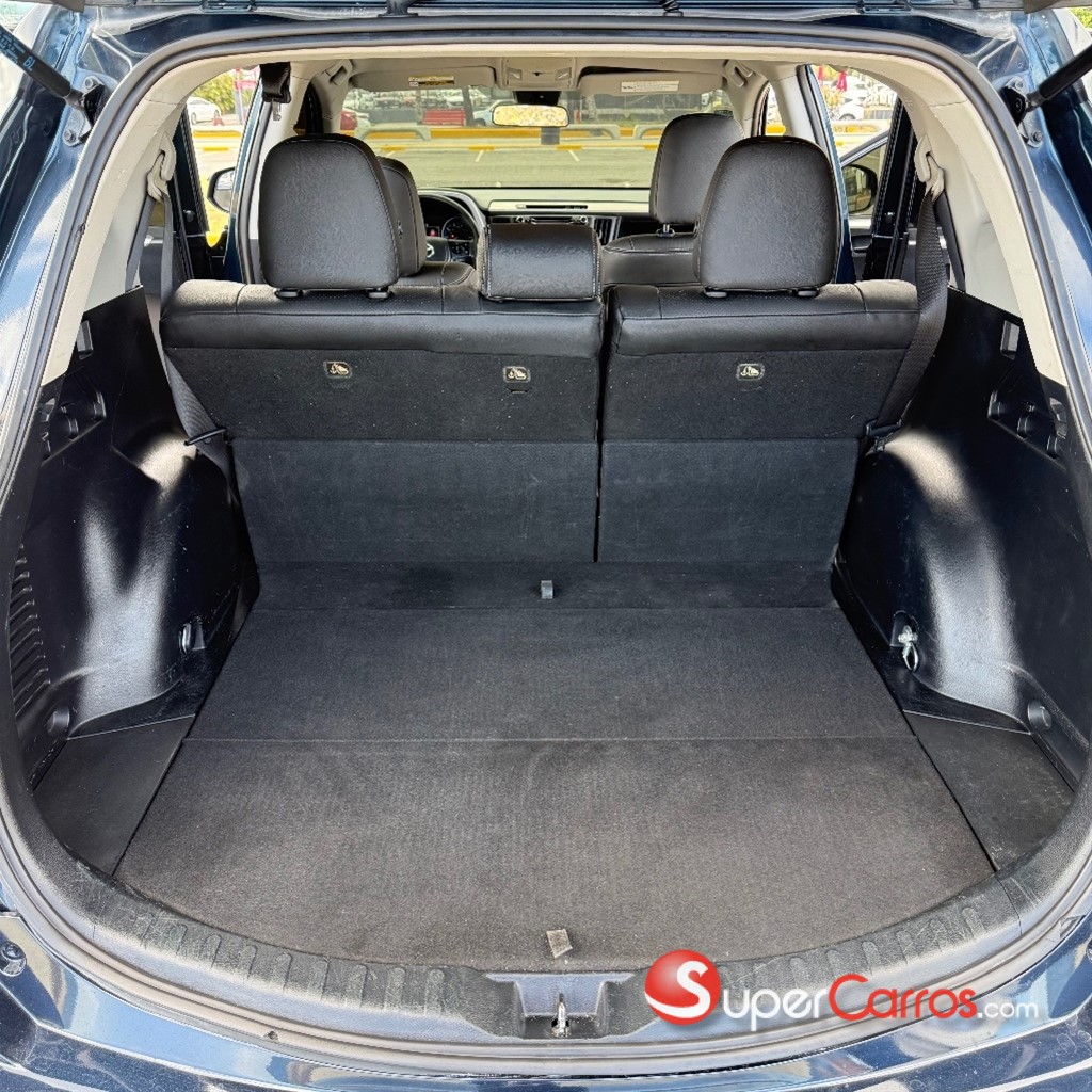 2018 Toyota RAV4 LE — foto 10 / 12