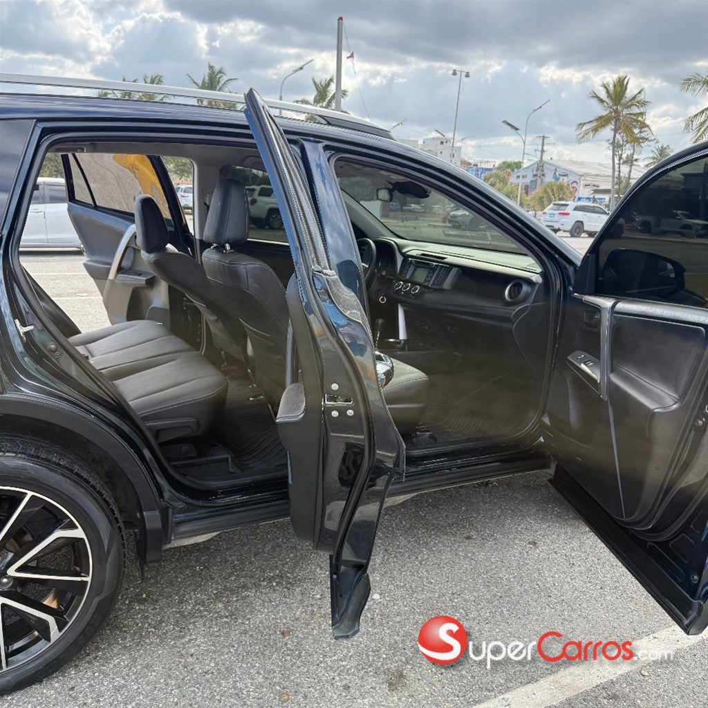 2018 Toyota RAV4 LE — foto 11 / 12