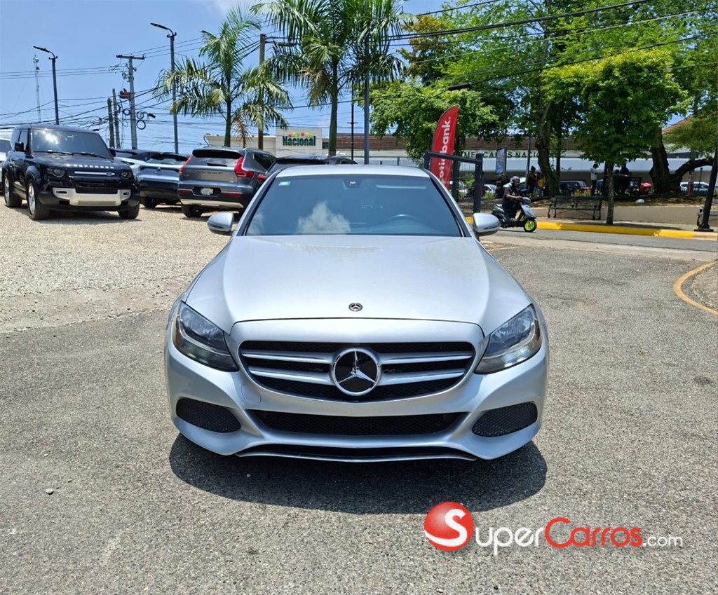 2017 Mercedes-Benz Clase C 250 — foto 3 / 9