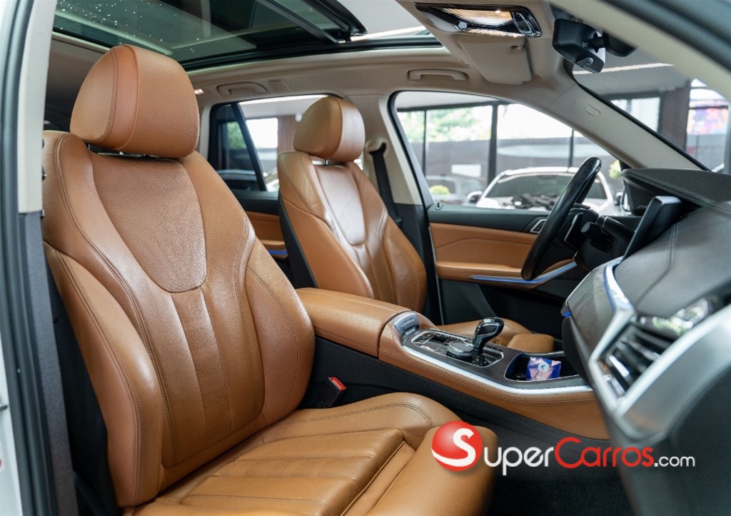2021 BMW X 5 40i — foto 8 / 12