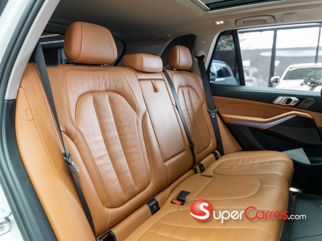 2021 BMW X 5 40i — foto 9 / 12