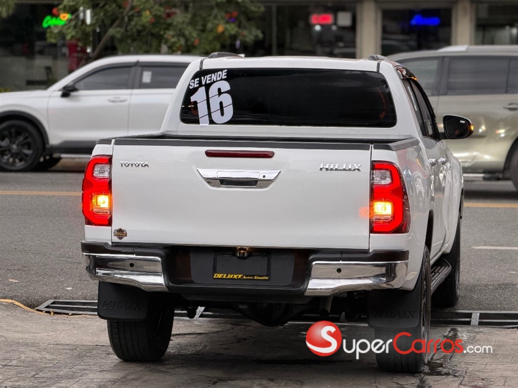 2016 Toyota Hilux Limited — foto 2 / 12