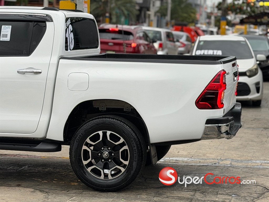 2016 Toyota Hilux Limited — foto 3 / 12