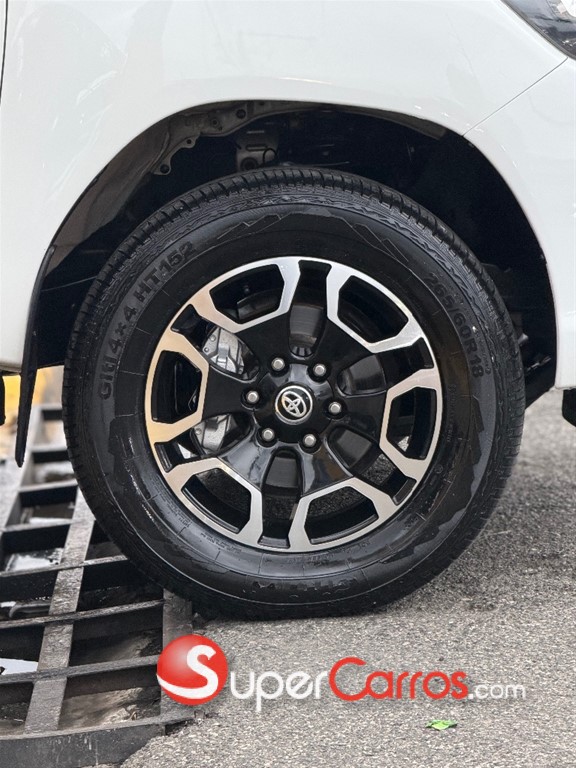 2016 Toyota Hilux Limited — foto 6 / 12