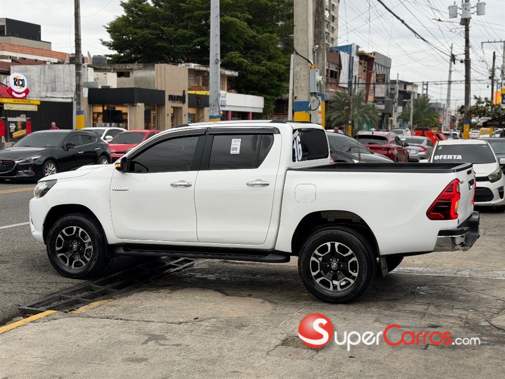2016 Toyota Hilux Limited — foto 7 / 12