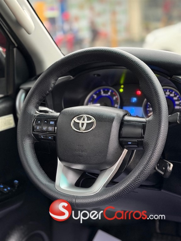 2016 Toyota Hilux Limited — foto 11 / 12