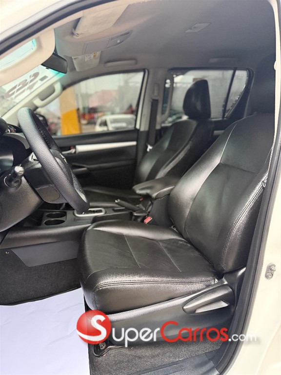2016 Toyota Hilux Limited — foto 12 / 12