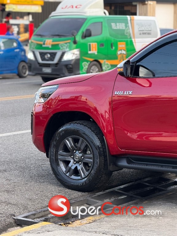 2023 Toyota Hilux SRV — foto 8 / 12