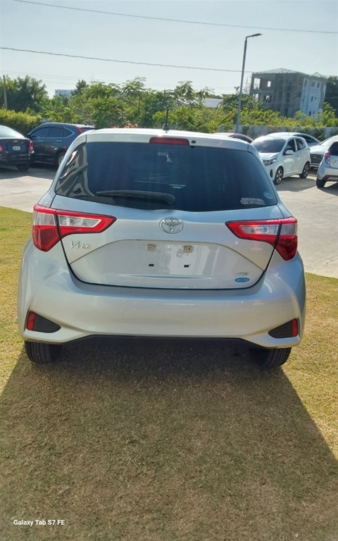 2021 Toyota VITZ — foto 6 / 9