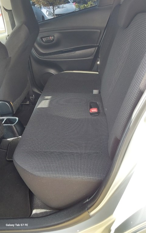 2021 Toyota VITZ — foto 7 / 9