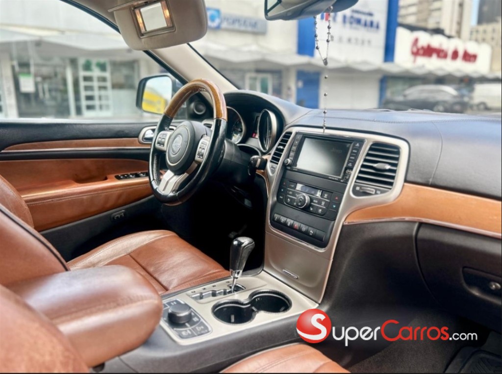 2011 Jeep Cherokee Overland — foto 8 / 10