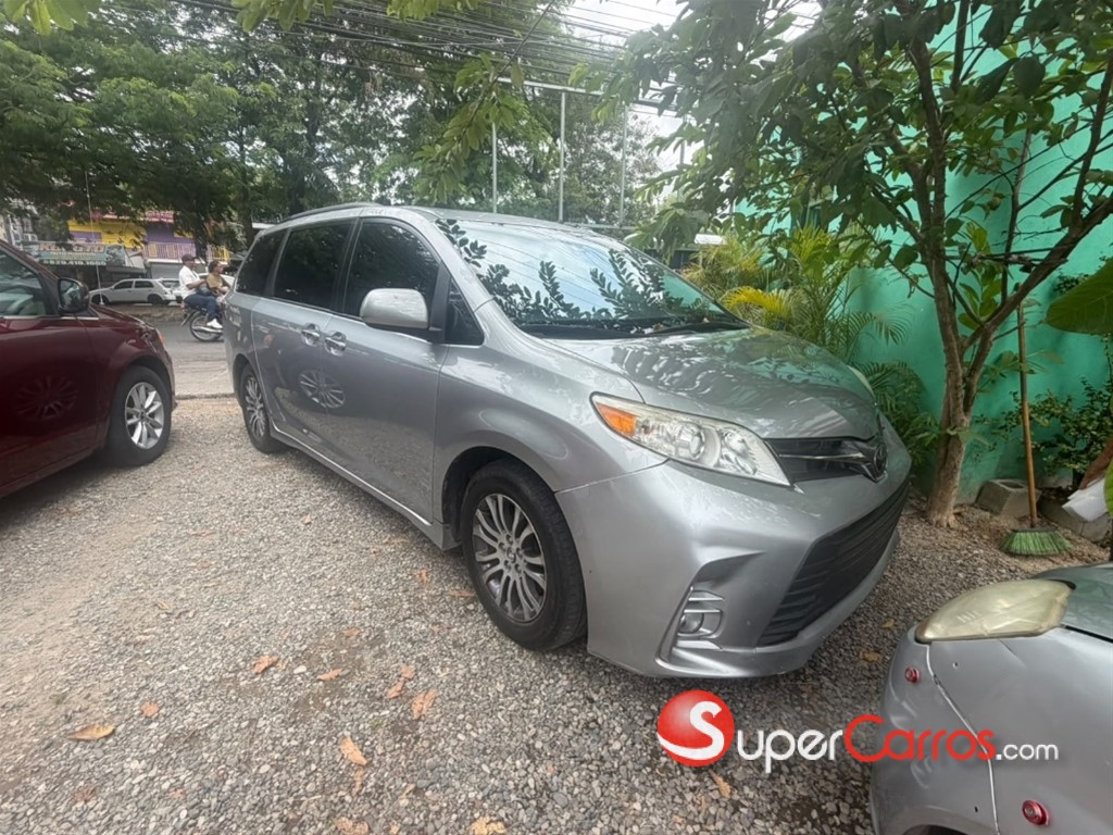 2019 Toyota Sienna XLE — foto 4 / 7