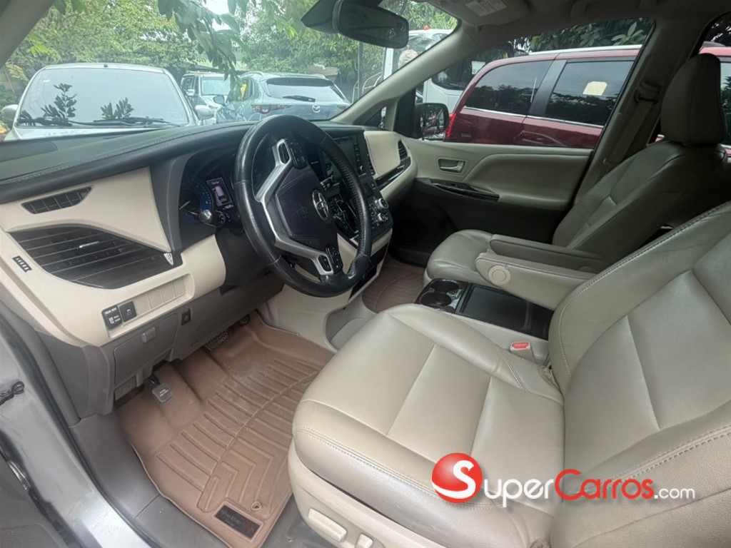 2019 Toyota Sienna XLE — foto 5 / 7