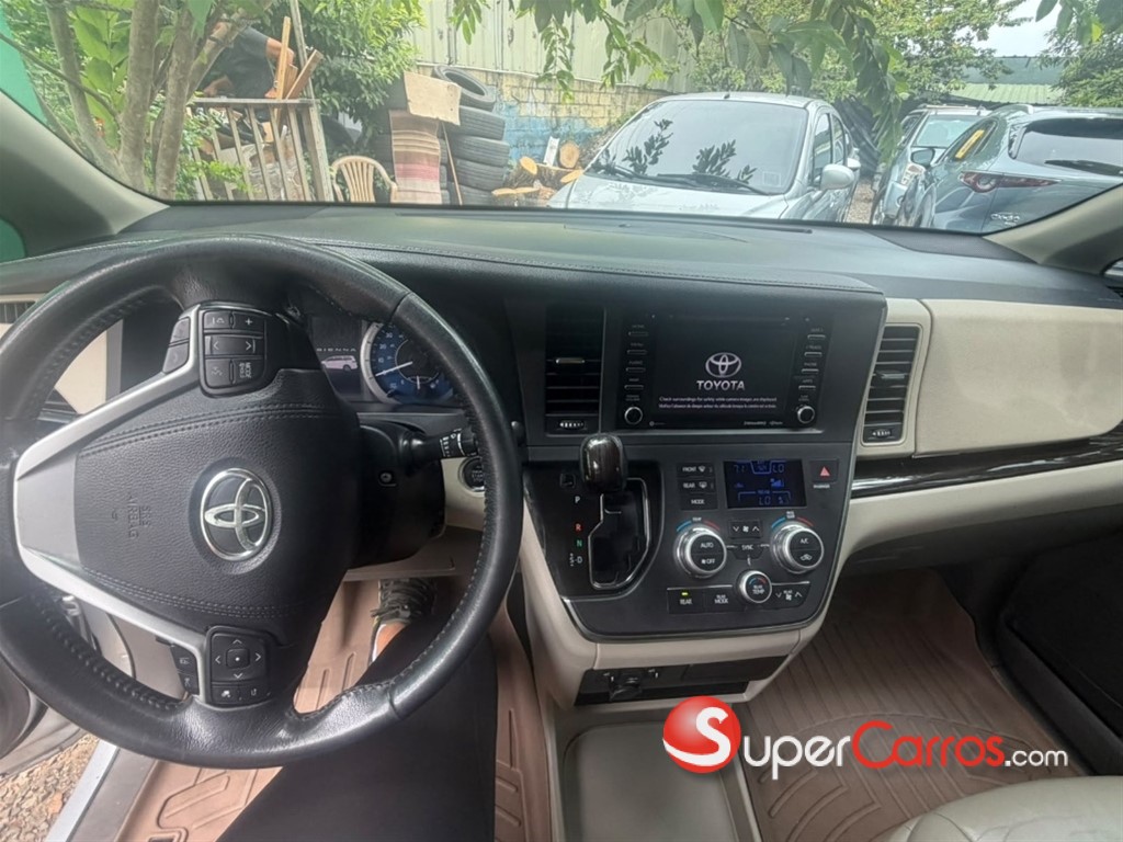 2019 Toyota Sienna XLE — foto 7 / 7