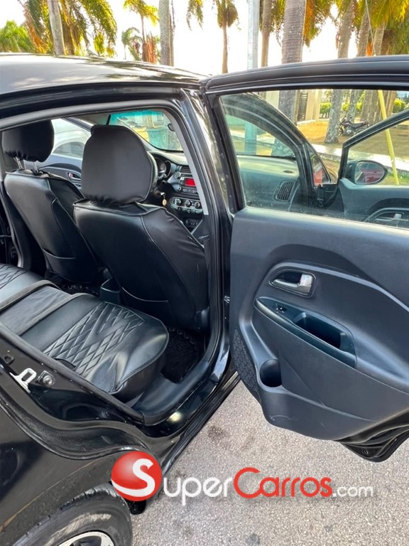 2015 Kia Rio — foto 3 / 10
