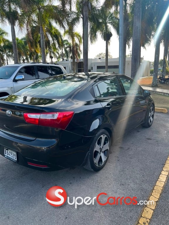 2015 Kia Rio — foto 5 / 10