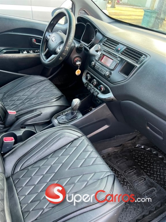 2015 Kia Rio — foto 7 / 10